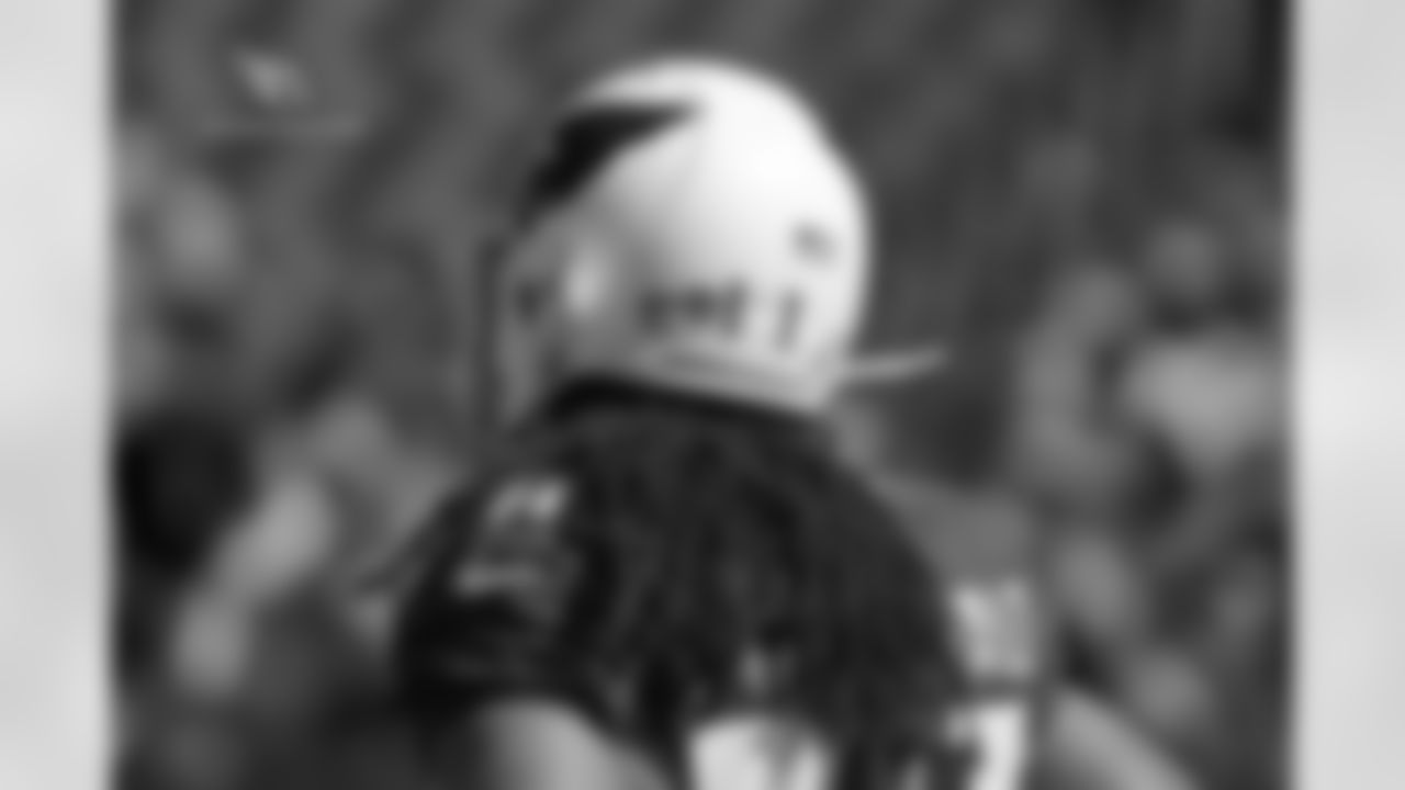 WR Larry Fitzgerald before the Bills game