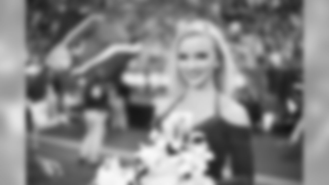 Images of the Cardinals cheerleaders during the Week 15 contest at State Farm Stadium