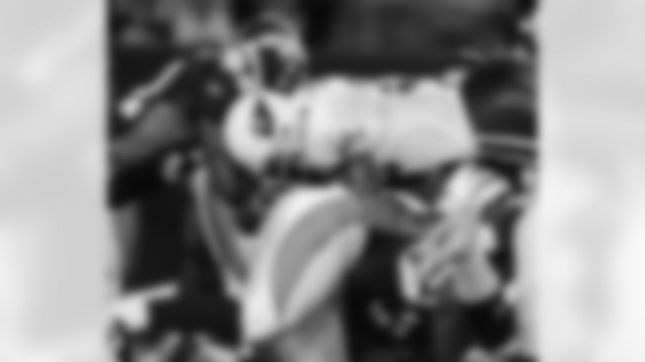 2004: RB Josh Scobey dives into the end zone