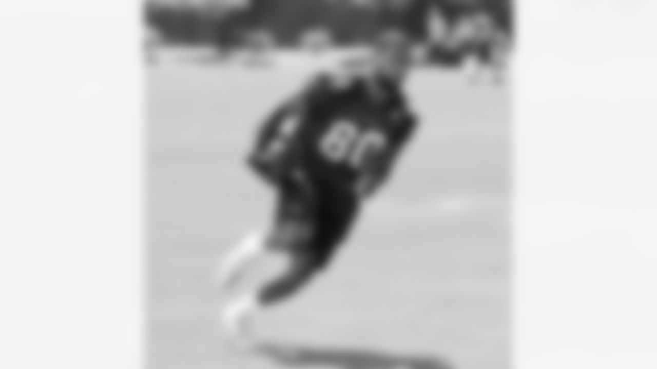 Tight end Andre Hardy