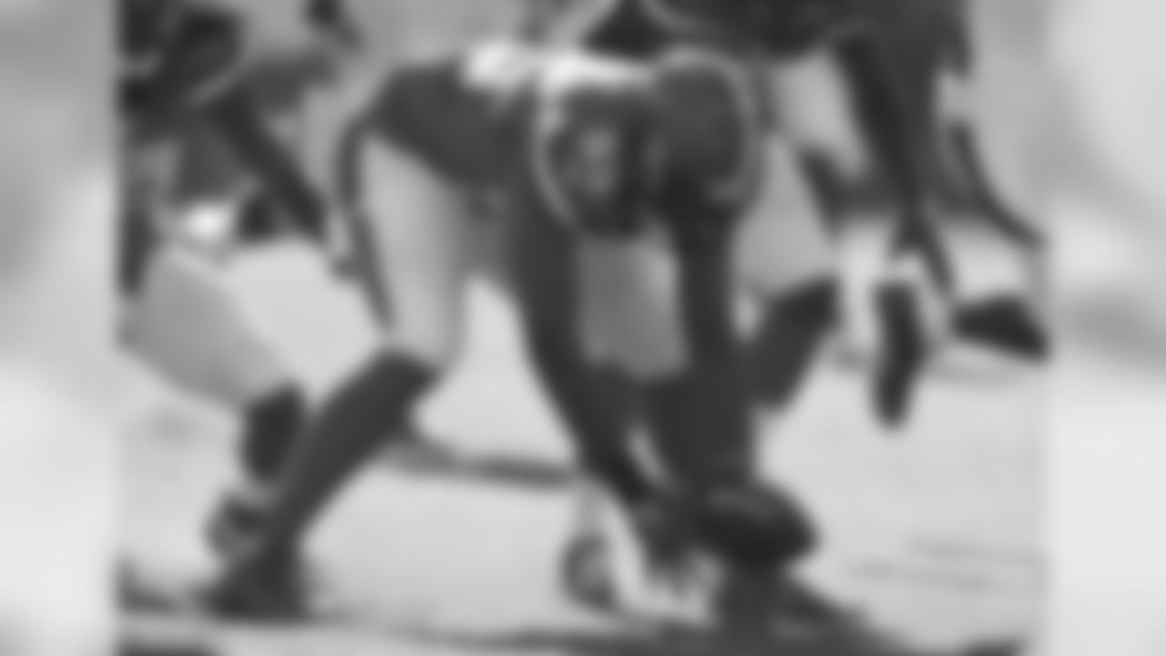 Browns LB Armonty Bryant recovers a fumble