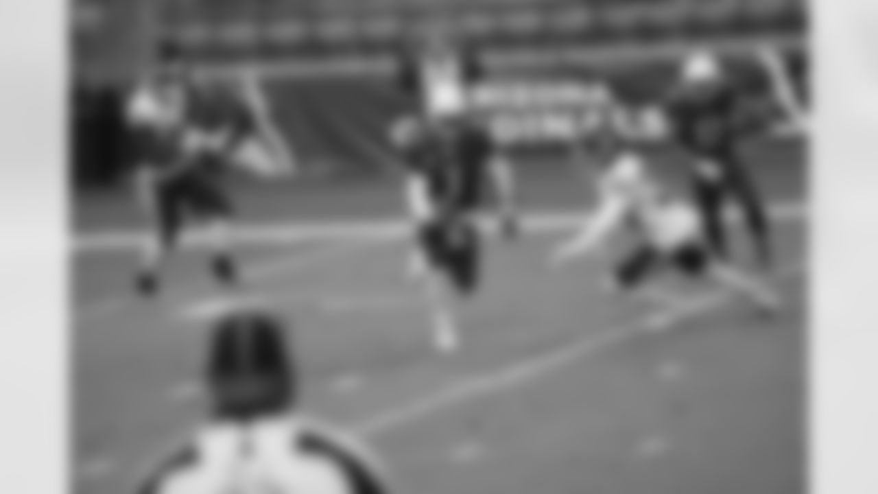 Kyler Murray evades the Washington defense
