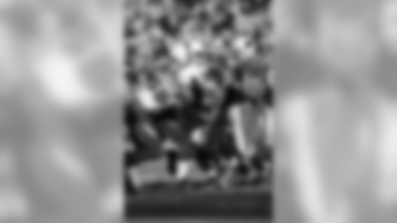 Adrian Wilson and Joey Porter stop Jonathan Stewart for no gain
