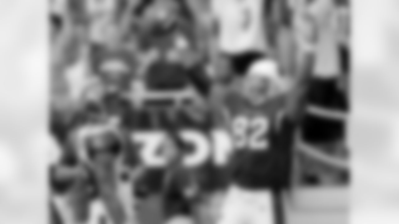 2007: TE Leonard Pope celebrates a touchdown