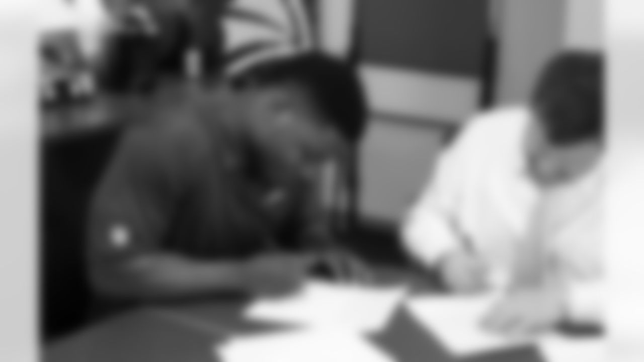 LB Sean Weatherspoon