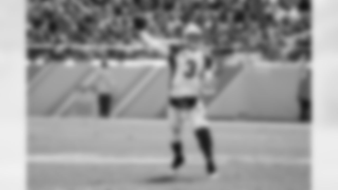 QB Carson Palmer: 29-45, 421 yards, TD, 2 INT