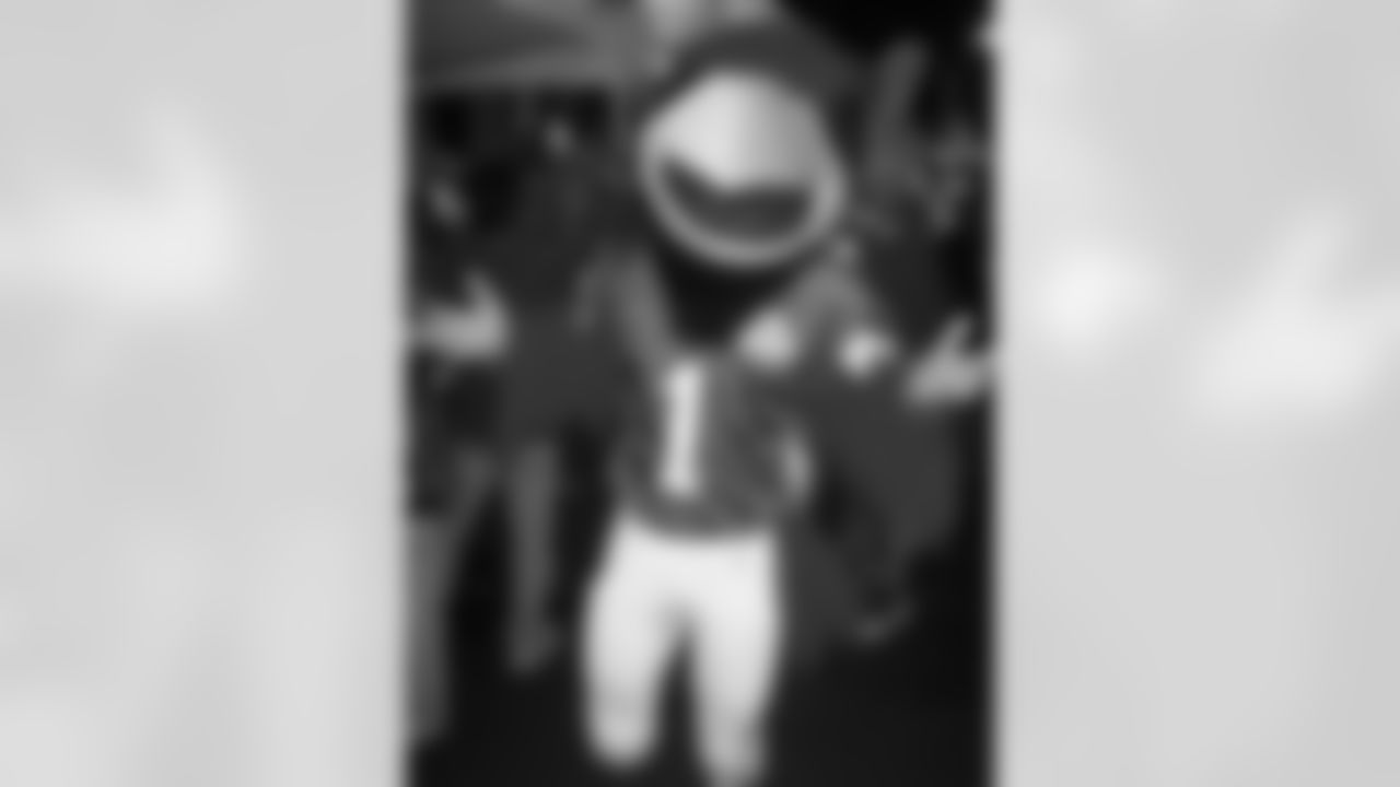 Big Red shows off his Pro Bowl jersey
