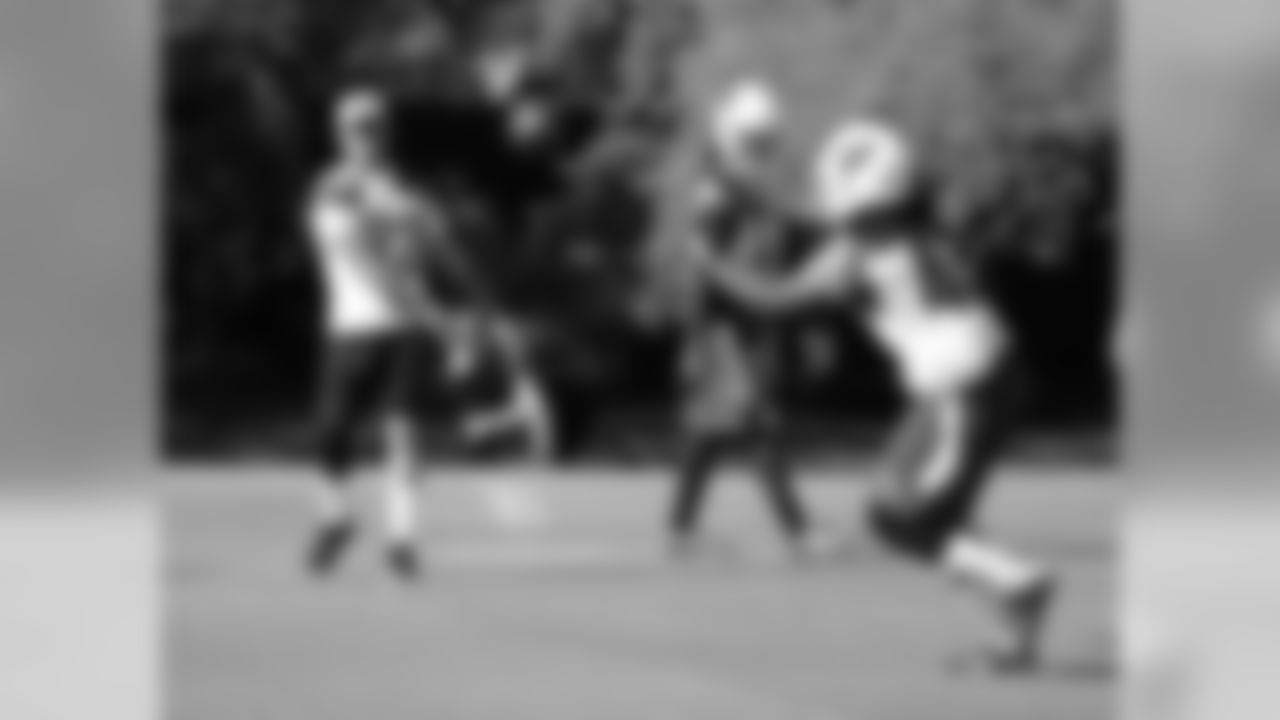 S Tyrann Mathieu throws a ball during a drill