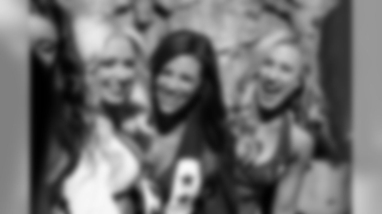 Having fun with some of the other Pro Bowl cheerleaders