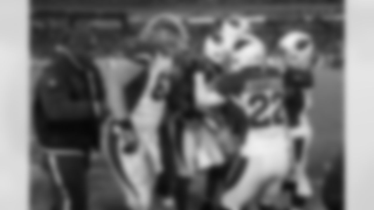 C Lyle Sendlein, S Tony Jefferson and CB Javier Arenas congratulate CB Antoine Cason in Tennessee.
