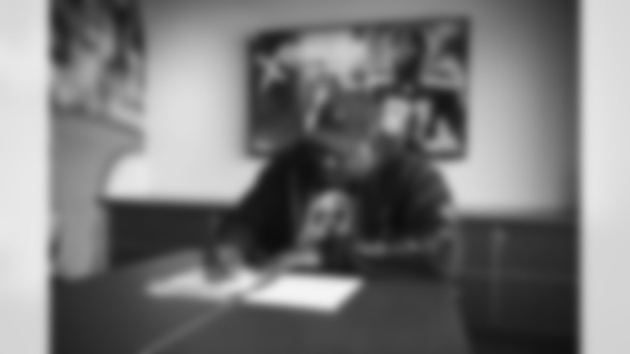 Defensive end L.J. Collier signs a contract with the Arizona Cardinals at the Dignity Health Training Facility on Wednesday, March 22, 2023.