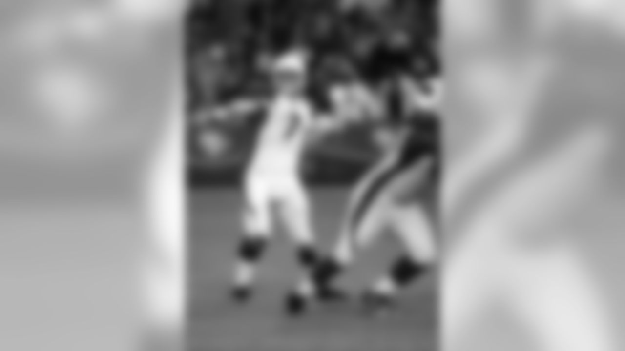 QB Matt Leinart in 2007 against the 49ers