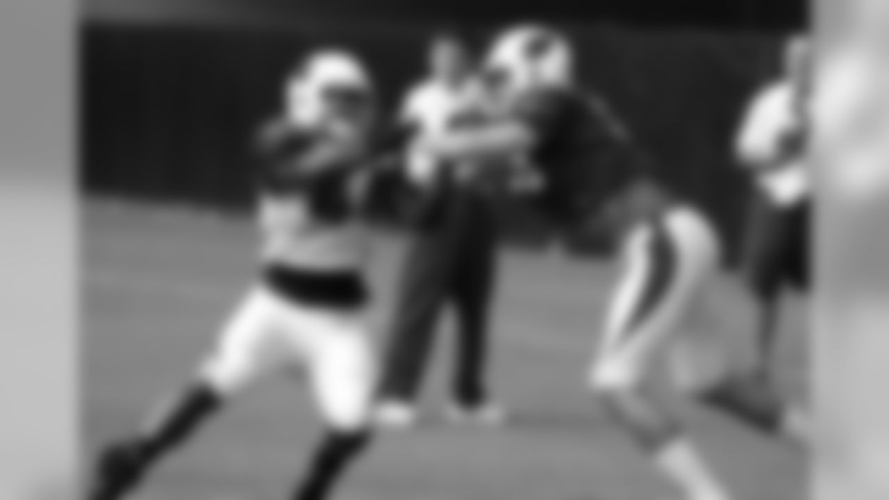 TE Gannon Sinclair (right) against LB Markus Golden
