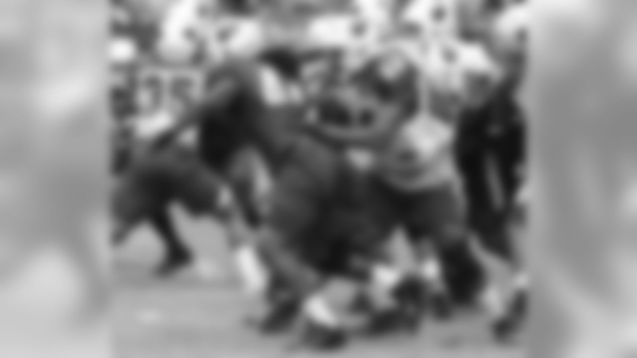 G Dorian Johnson takes on LB Markus Golden