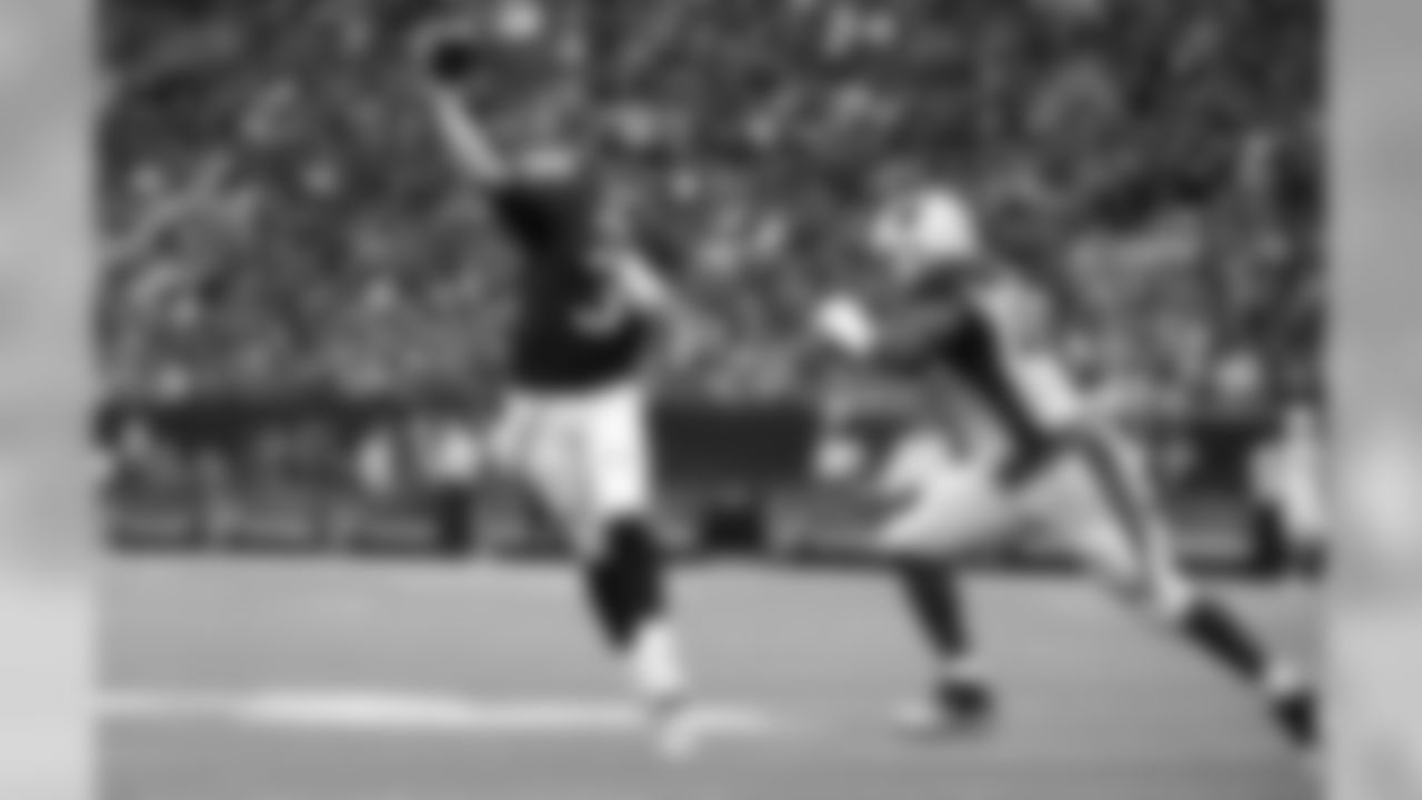 Houston QB Tom Savage with the pass