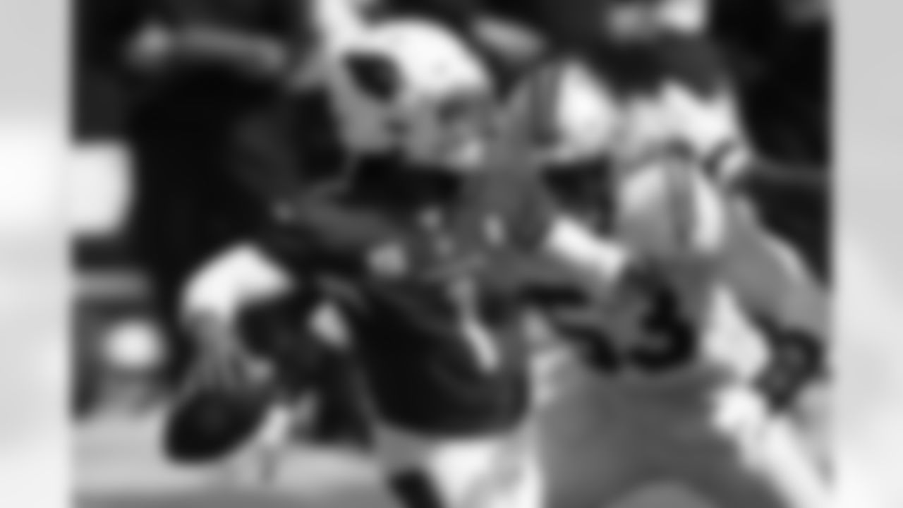 QB Kyler Murray throws a pass.