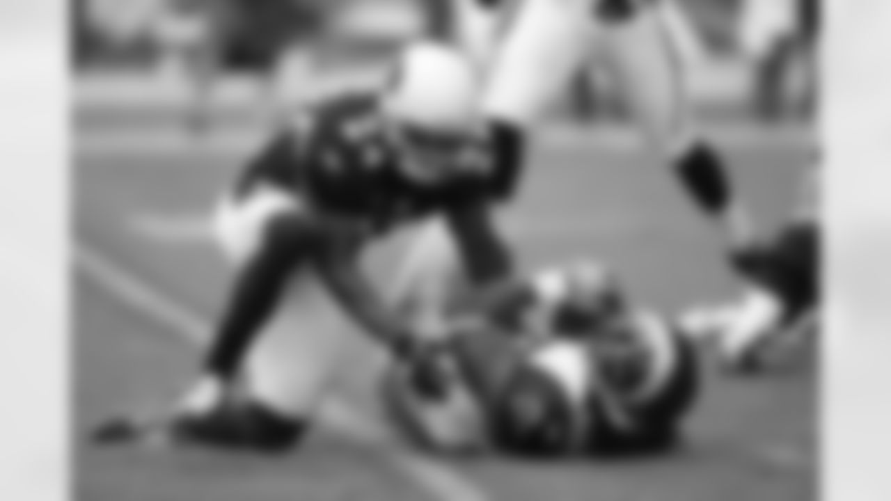 Adrian Wilson with the tackle in the backfield