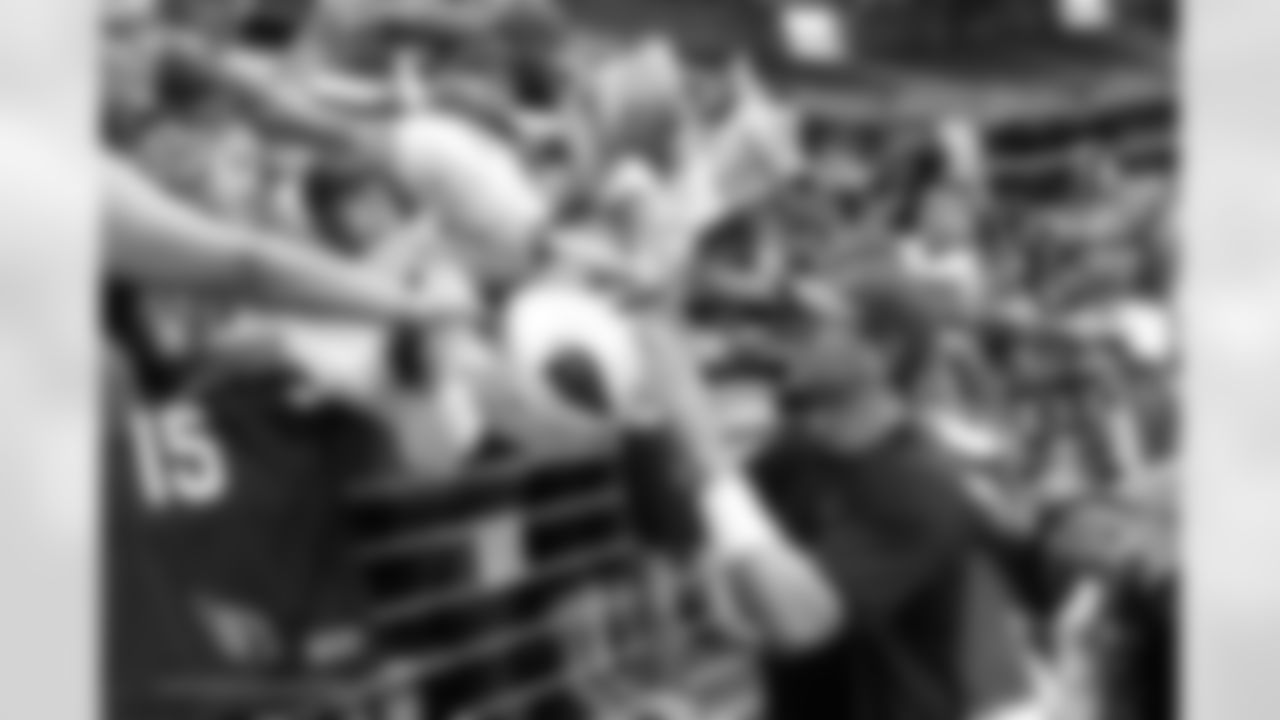 QB Carson Palmer signs autographs for fans after Cards Camp practice