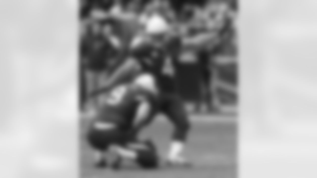 Jay Feely kicks an extra point.