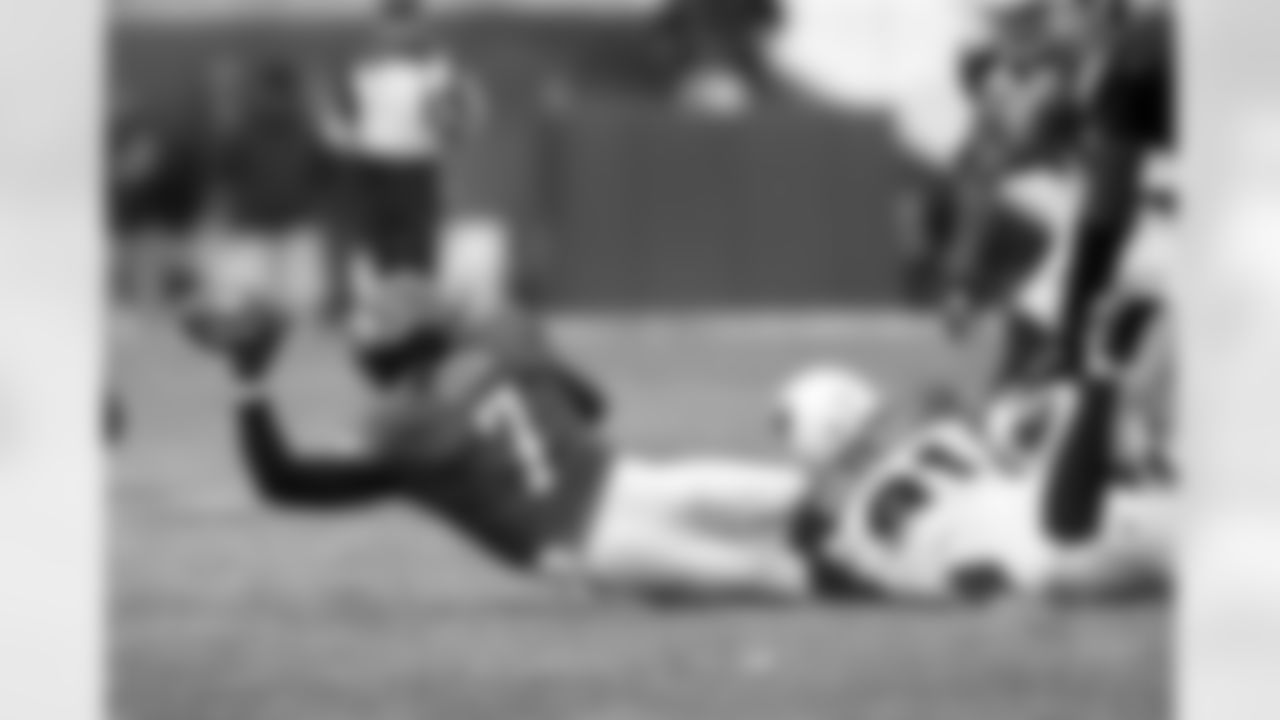 2011: Vonnie Holliday sacks Michael Vick.