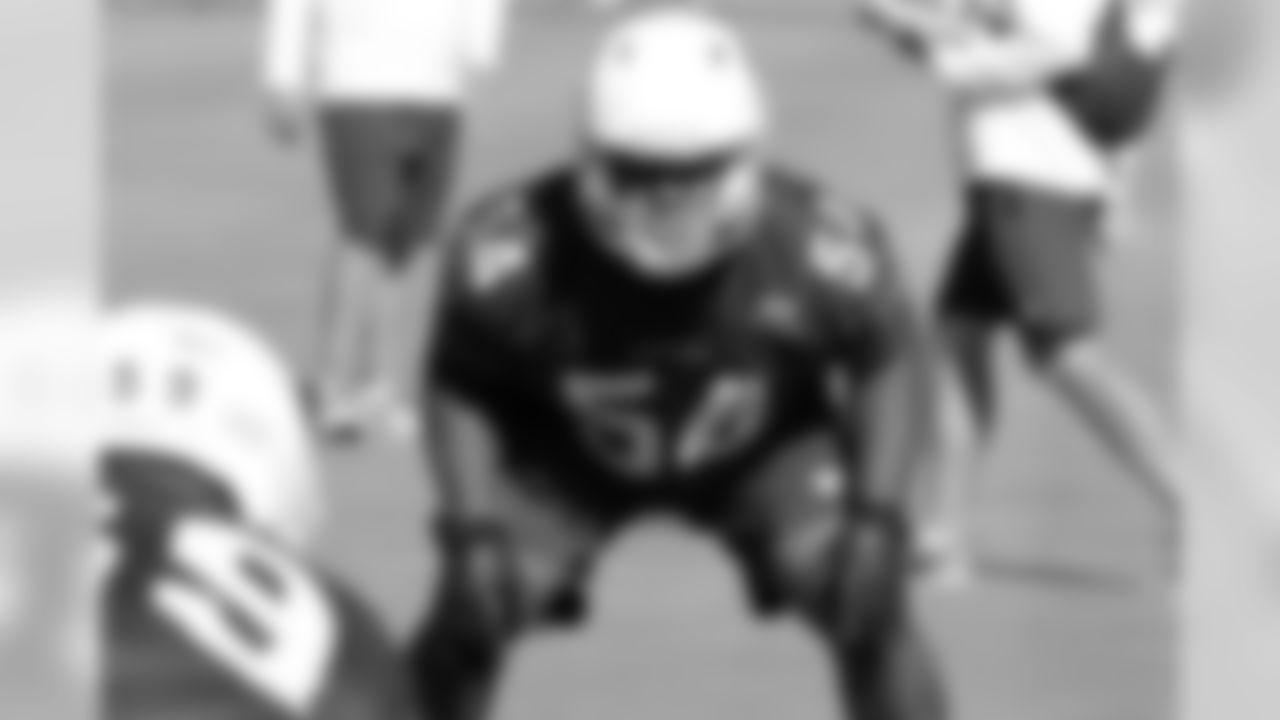 LB Kenny Demens