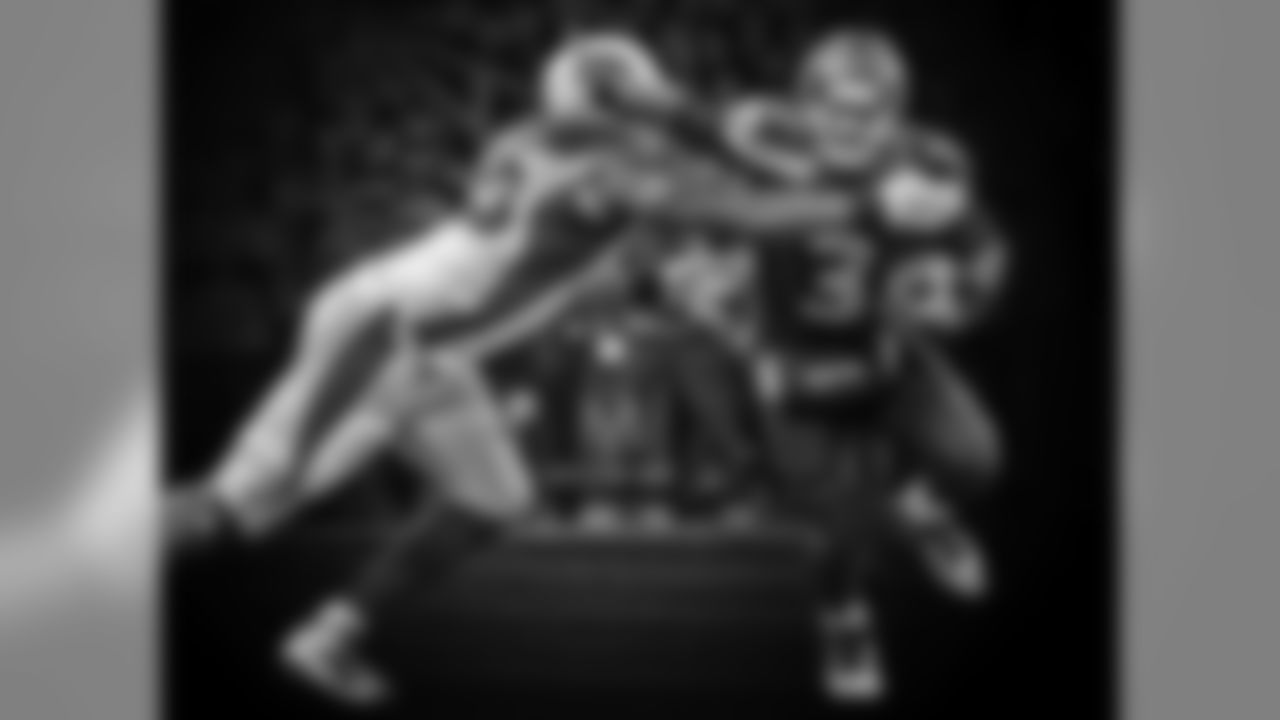 Campbell sacks Russell Wilson