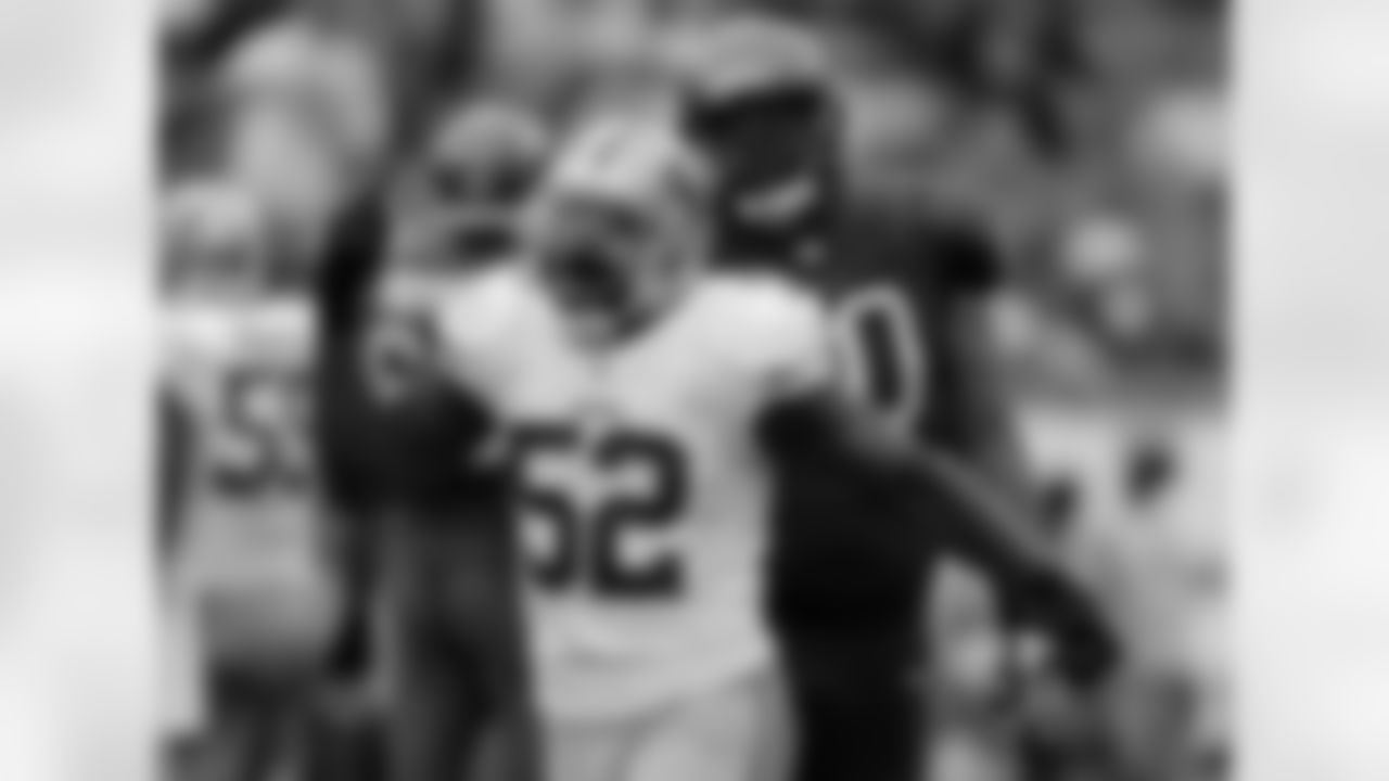 Linebacker Patrick Willis