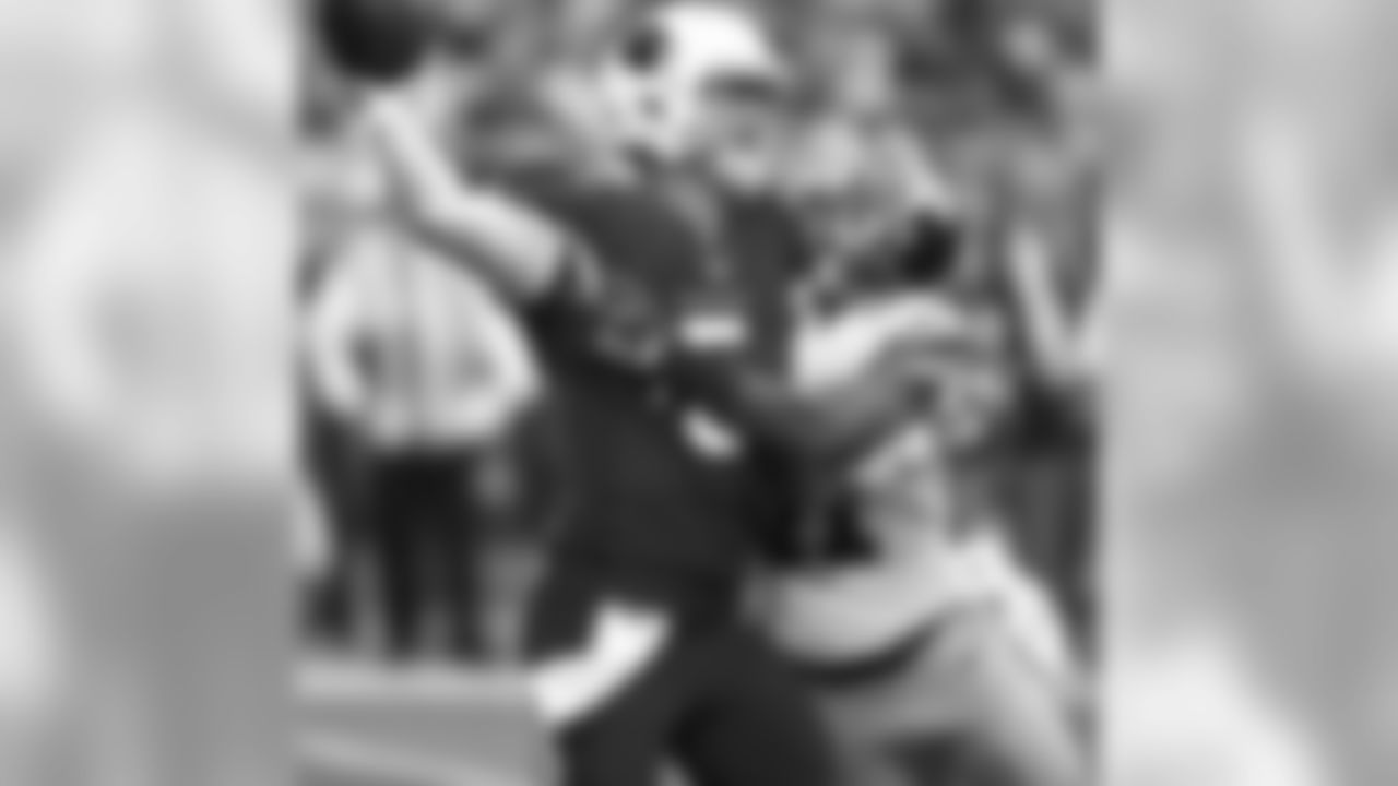 Cardinals QB Drew Stanton under pressure