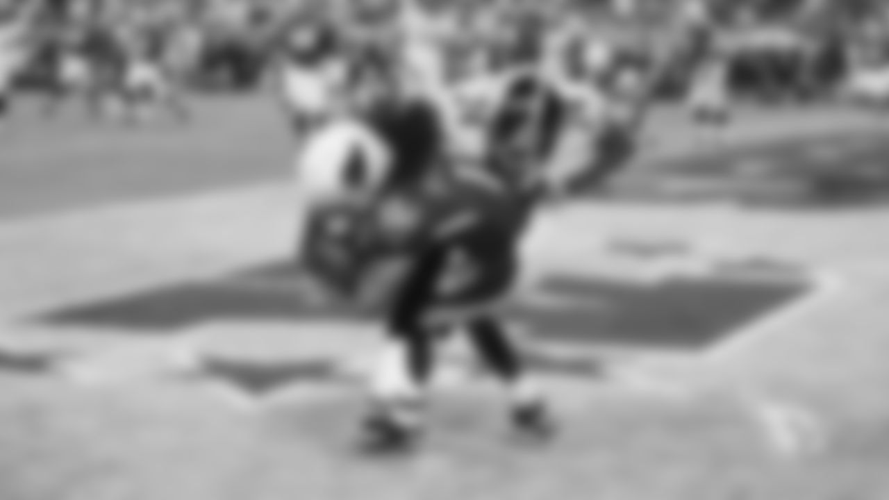 WR Larry Fitzgerald catches a touchdown