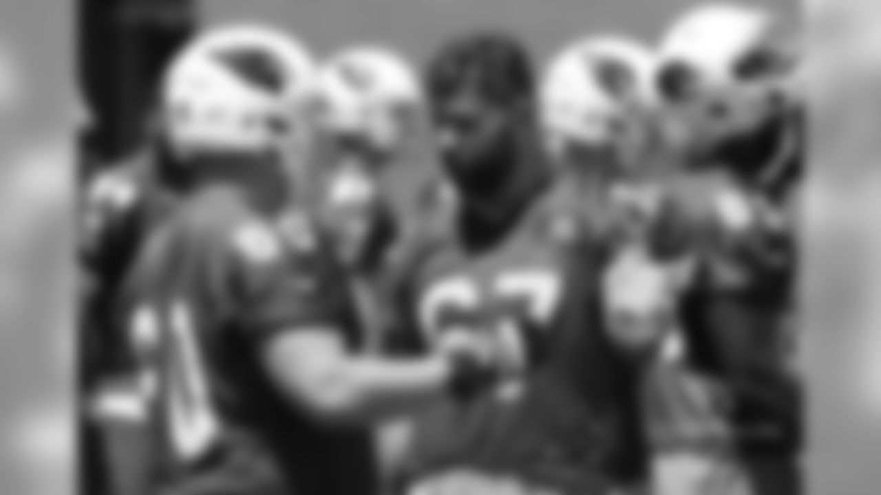 G Justin Pugh (right) dispenses advice to rookie lineman Will House