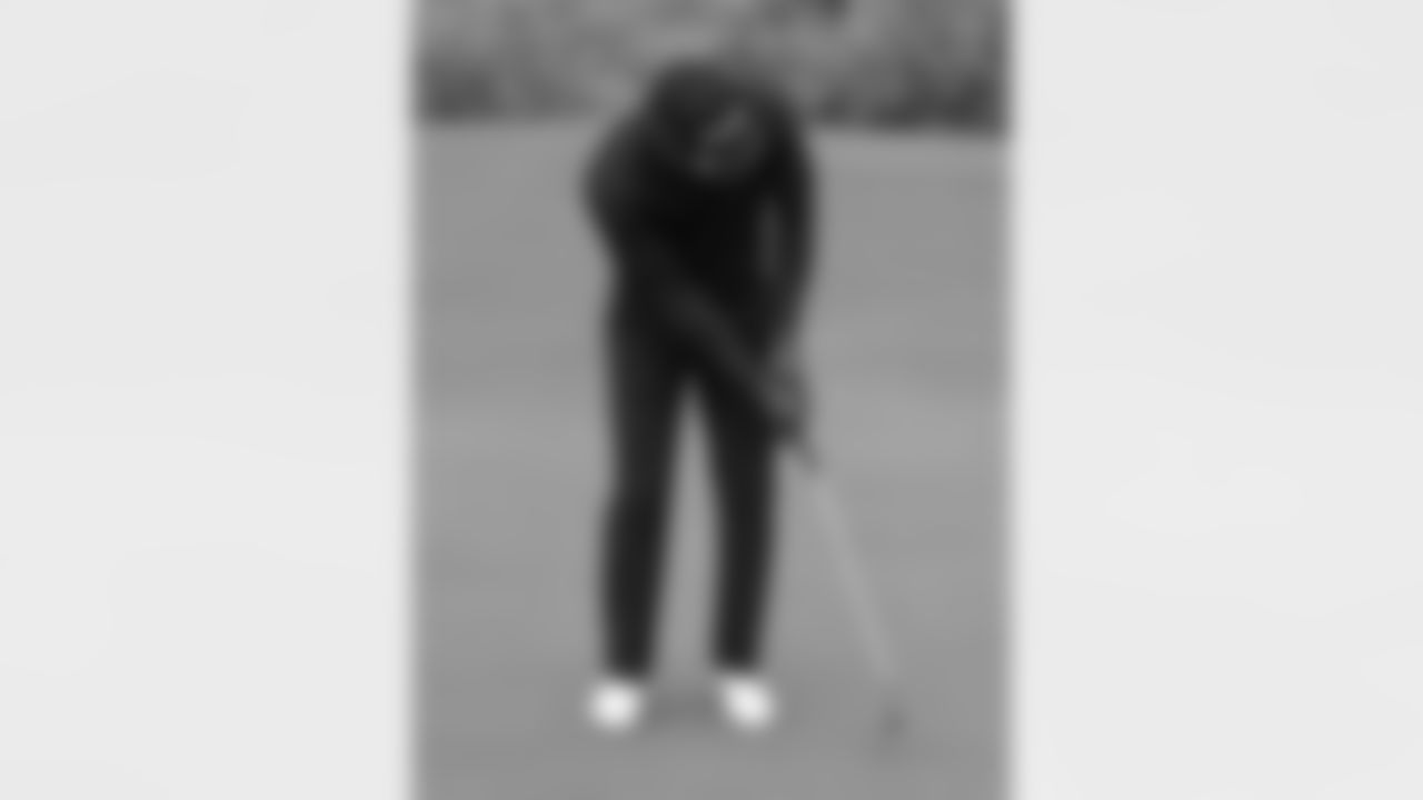 Peterson putts from the green