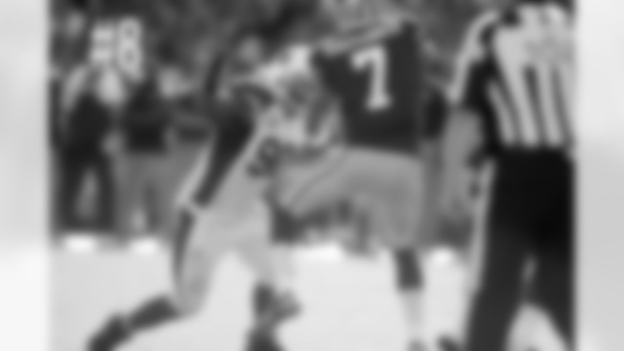 8) Darnell Dockett pressures Colin Kaepernick