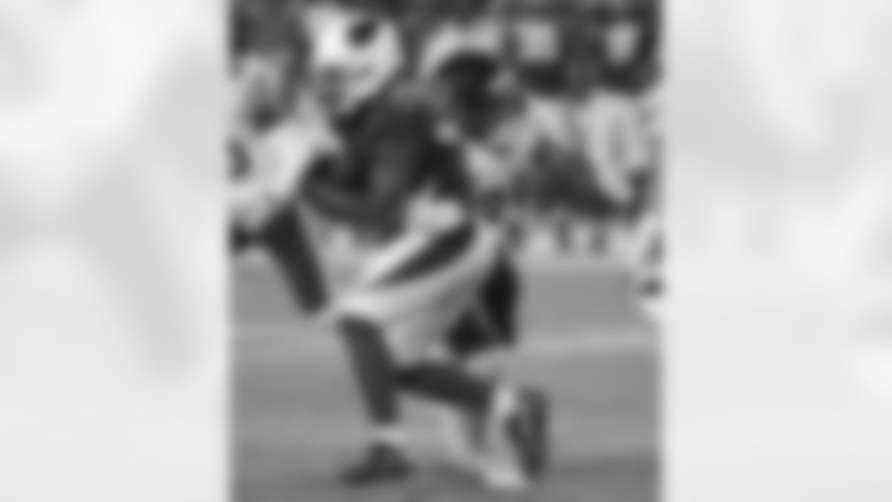 RB Kerwynn Williams on the carry