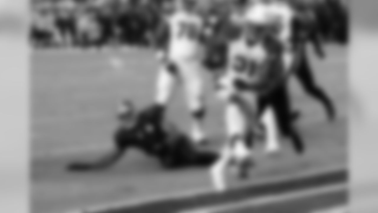 Johnson goes into the endzone in San Francisco