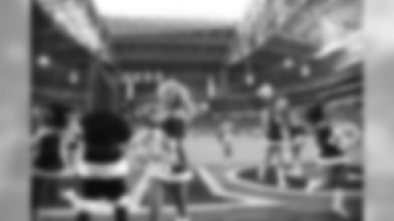 Images of the Cardinals cheerleaders during the Week 15 contest at State Farm Stadium
