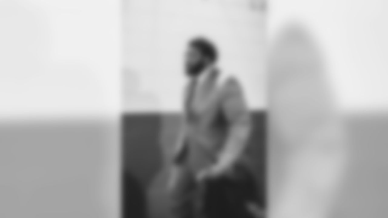DT Zach Kerr