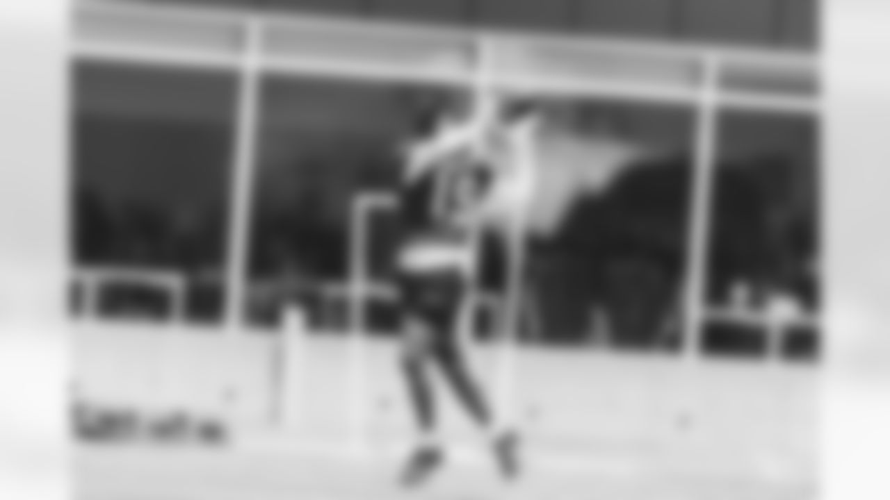 WR KeeSean Johnson