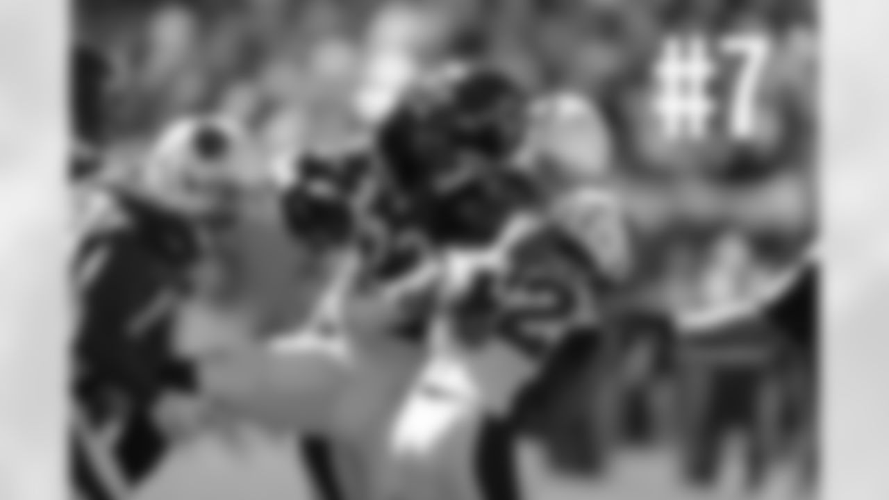 DE Josh Mauro brings down Bears RB Matt Forte