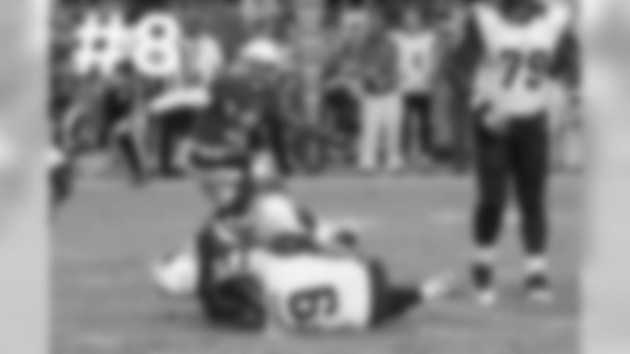 CB Antonio Cromartie eyes a fumble after DE Kareem Martin jarred the ball loose