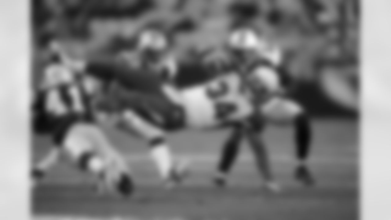 2010: Cardinals RB Tim Hightower goes airborne