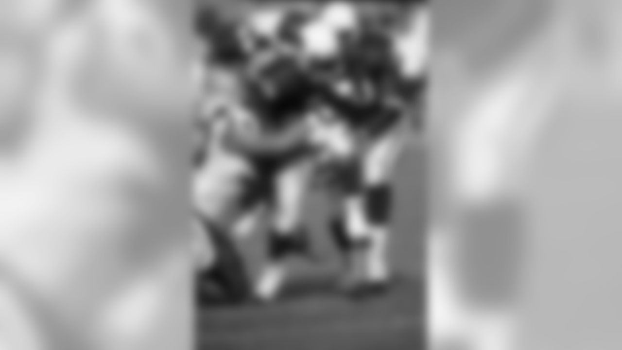 2001: RB Michael Pittman carries the ball