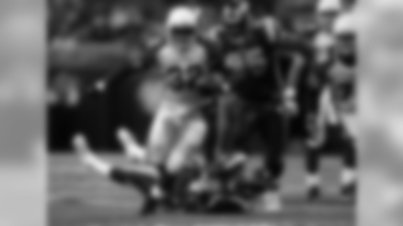 2007: Cardinals RB Edgerrin James carries the ball