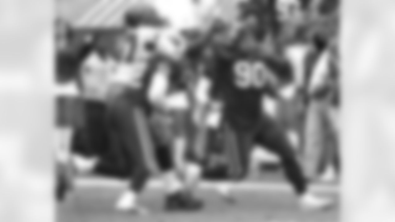 Darnell Dockett loses his lid in 2004