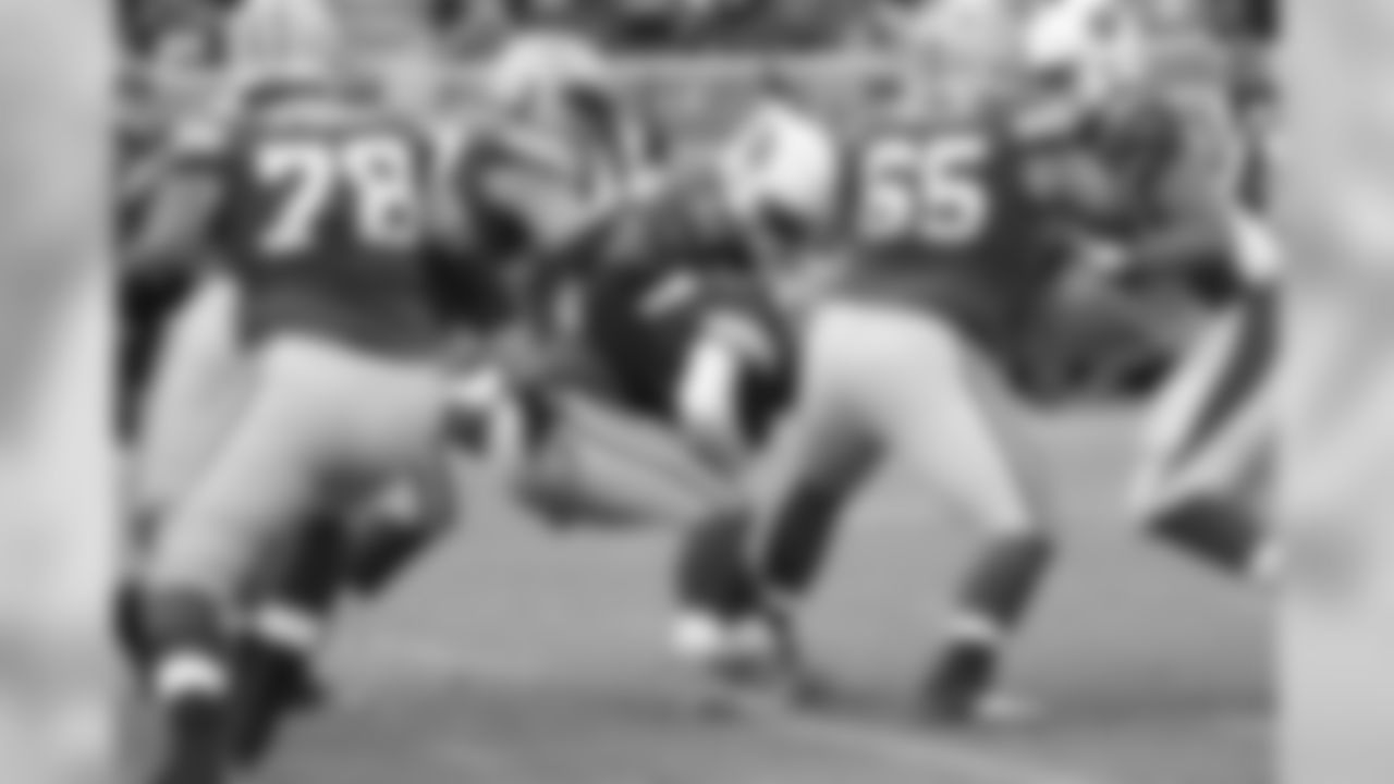 DE Chandler Jones sacks Packers QB Aaron Rodgers