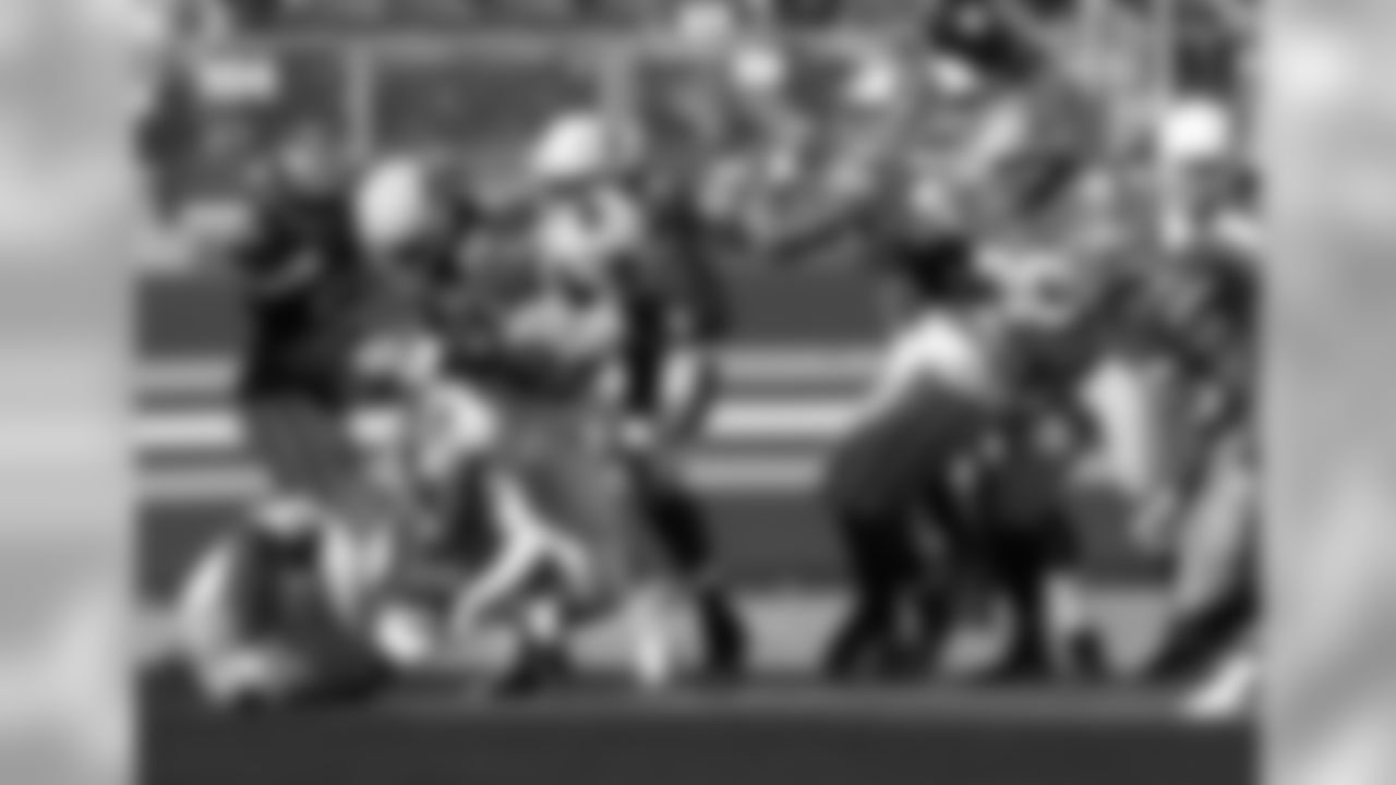 RB Adrian Peterson looks for running room