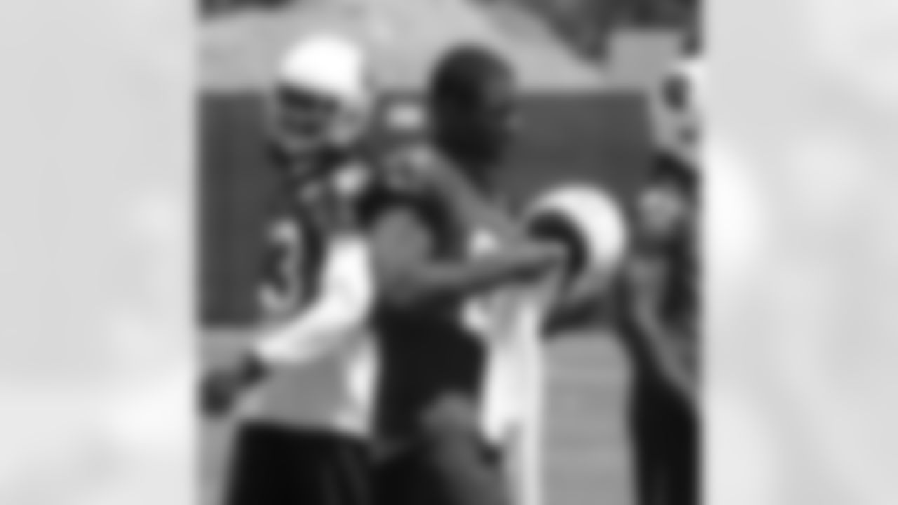 CB Patrick Peterson cleans out his helmet