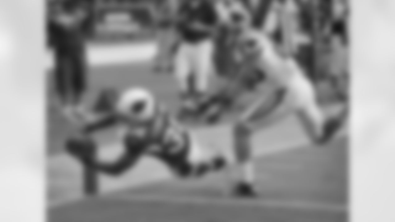 Larod Stephens-Howling dives for a score in 2009