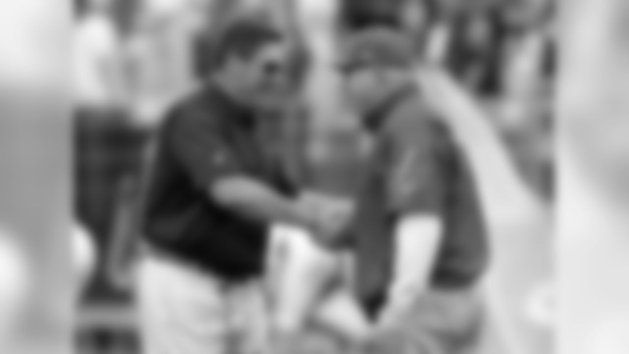 2013: Cardinals head coach Bruce Arians (right) greets Panthers head coach Ron Rivera (left)