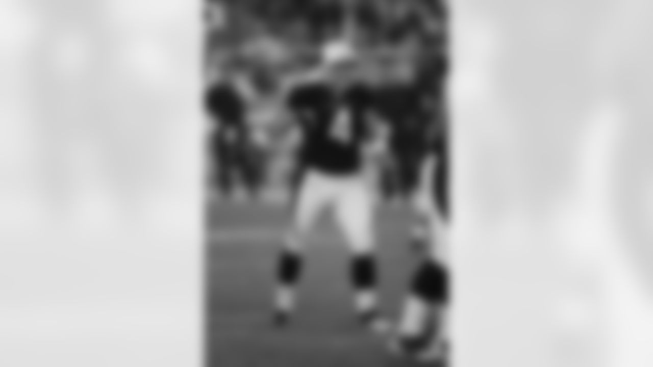 Jay Feely's 39-yard field goal is good