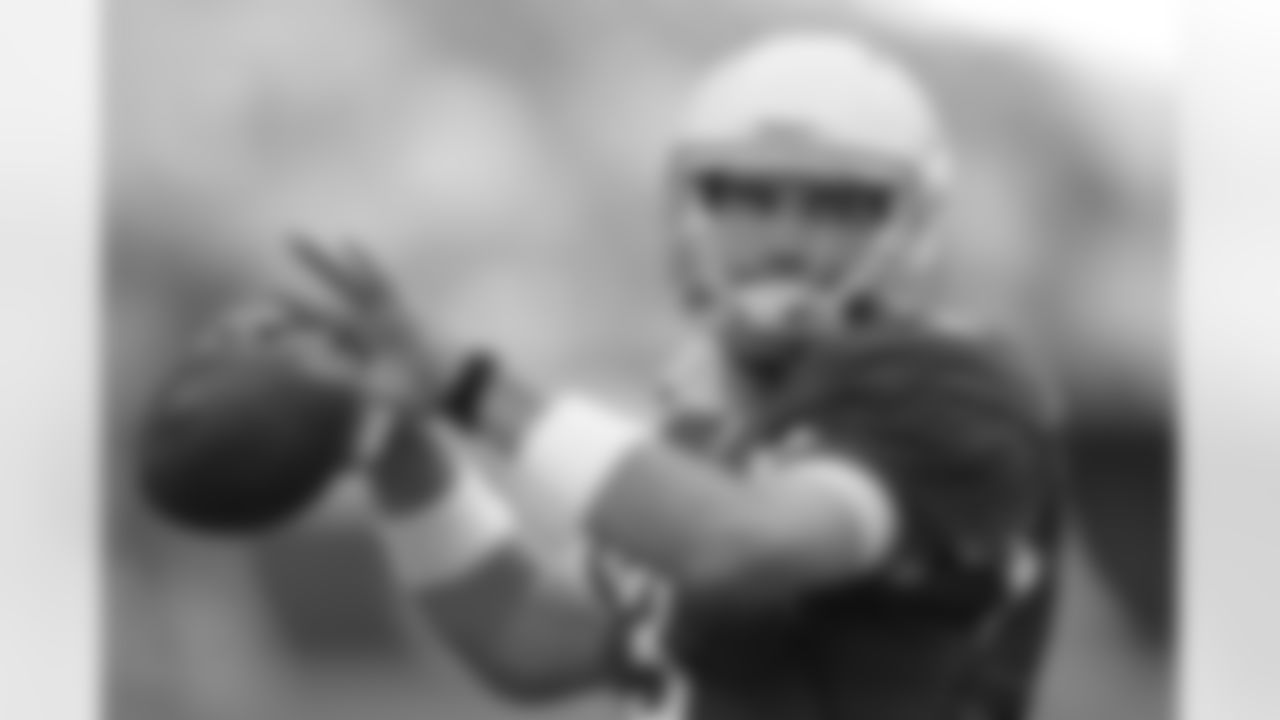 Derek Anderson looking focused in pregame warmup